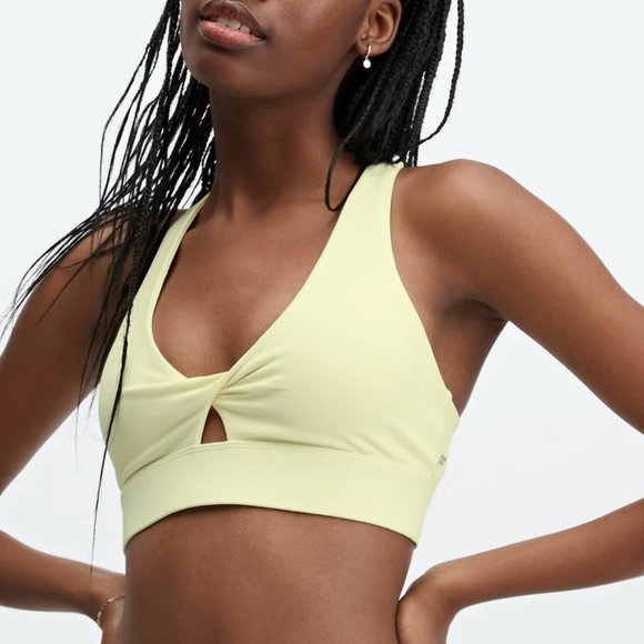 Fabletics - Oasis Twist Sports Bra in Luminous Yellow - Picture 5 of 13